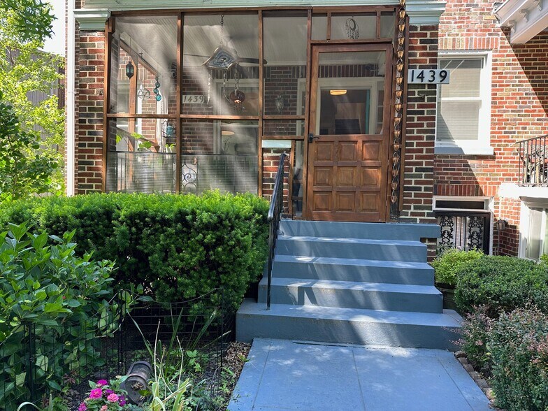 Building Photo - 1439 Taylor St NW