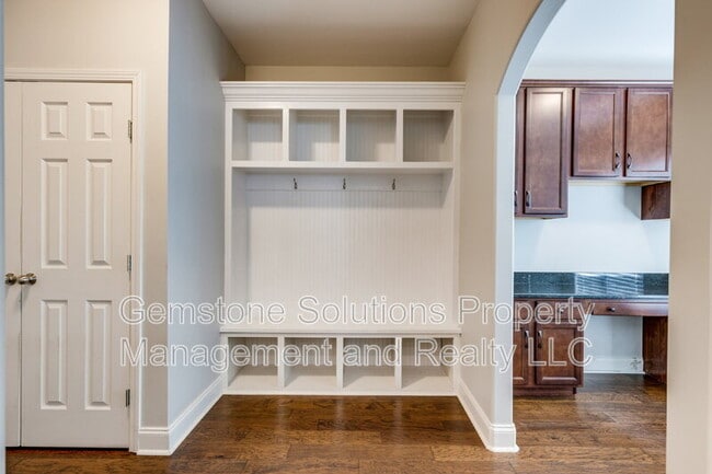 Building Photo - 2605 Paddock Park Dr