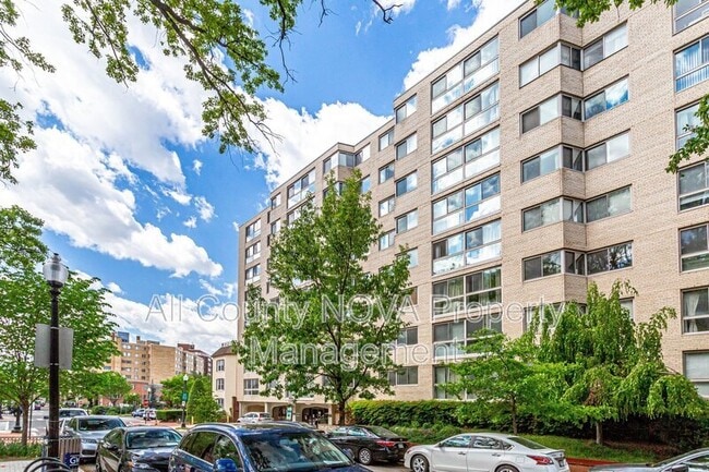 Building Photo - 922 24th St NW