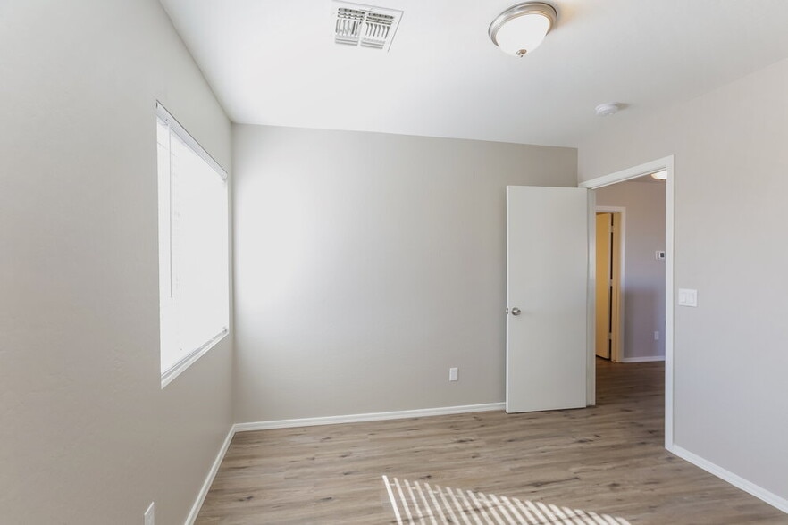 Building Photo - 225 N 223rd Ave