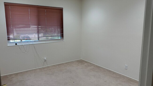 Building Photo - Spacious 4 bed/2.5 bath home in San Ramon