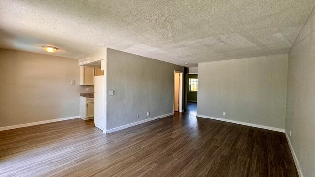 Building Photo - 141 NE 6th Ave