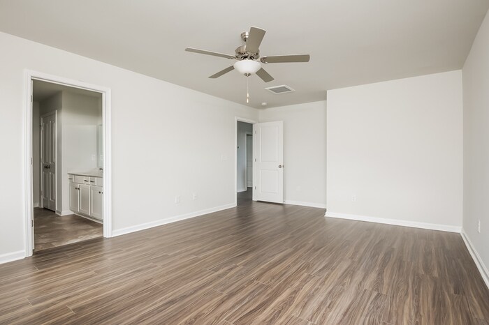 Building Photo - 111 Percheron Dr