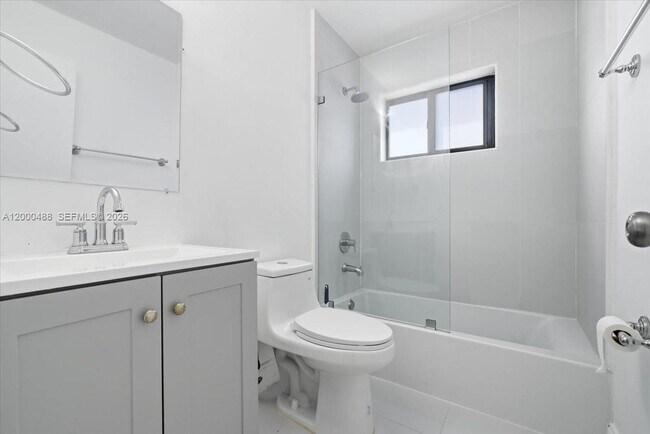 Building Photo - 3522 SW 25th St