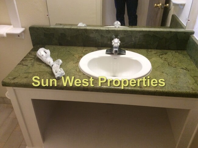 Building Photo - 2 Bed, 1 Bath, Duplex In Aztec