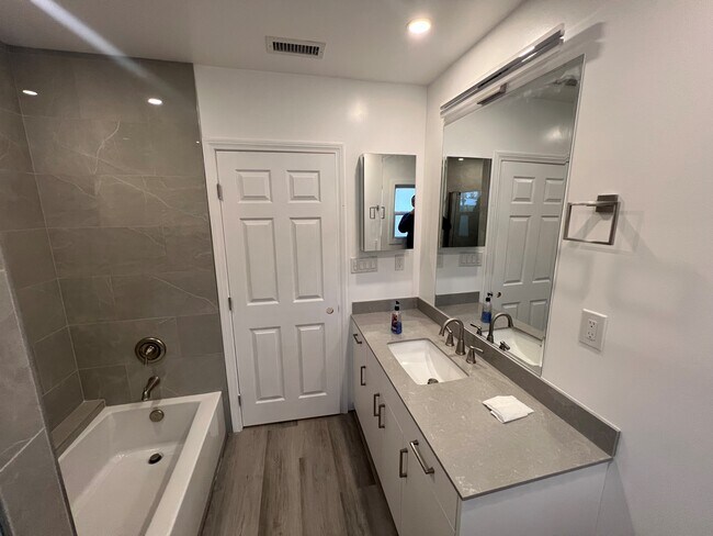 Building Photo - 7512 Tampa Ave