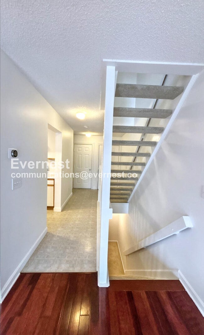 Building Photo - Spacious Condo with Modern Amenities and Garage Parking