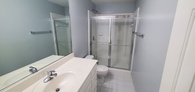 Building Photo - 2 Bedroom 3.5 Bathroom Townhouse