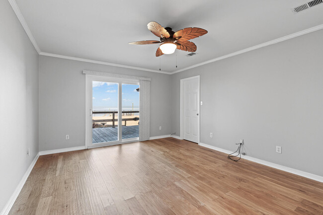Building Photo - 3876 Paradise Bay Dr