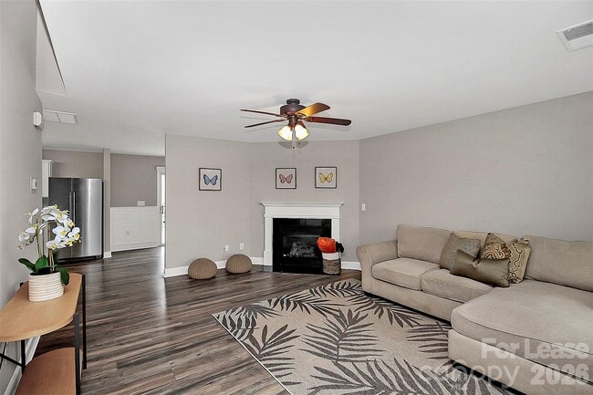 Building Photo - 1711 Rustic Arch Way