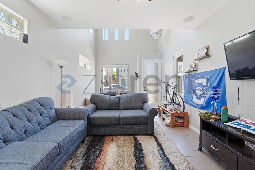 Building Photo - Unit 128