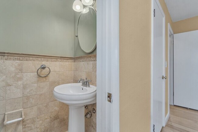 Building Photo - 2484 Jasper Ct