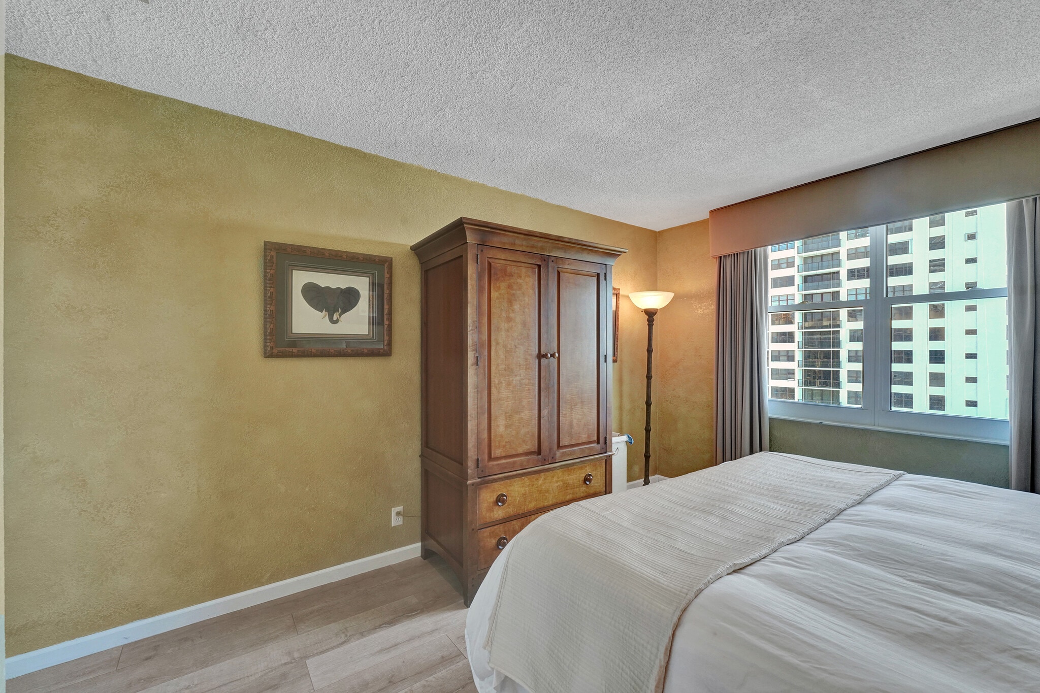 Building Photo - 2501 S Ocean Dr
