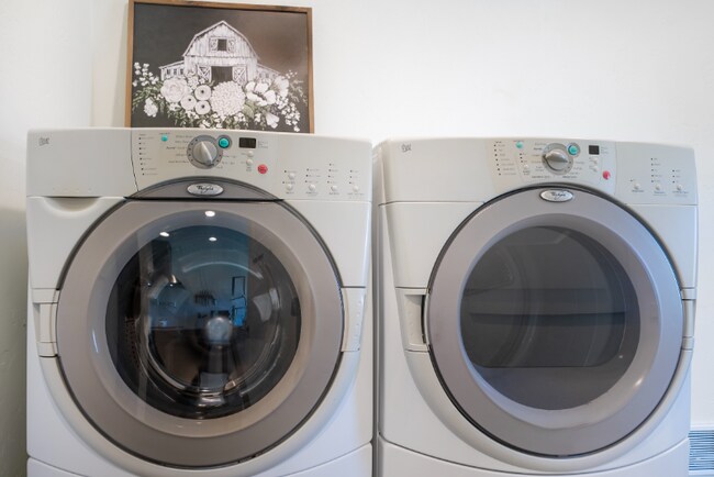 Building Photo - 1815 Lower Valley Rd