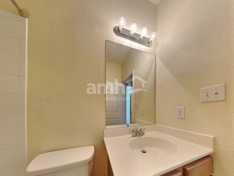 Building Photo - 221 Covent Dr