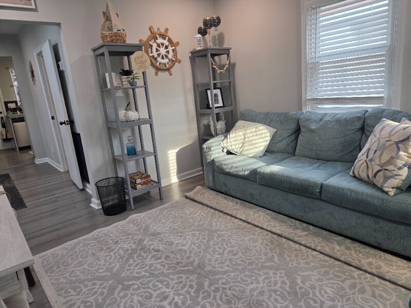 Building Photo - 5 Central St