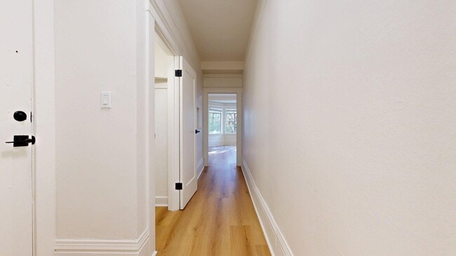 Building Photo - 1047 Bush St