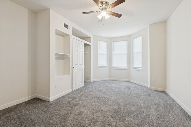 Building Photo - 1828 E Pacific St