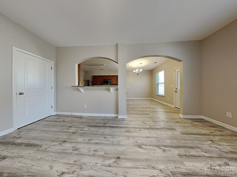 Building Photo - 7121 Creeksong Dr