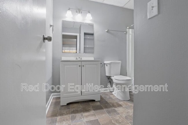 Building Photo - 123 Walnut St