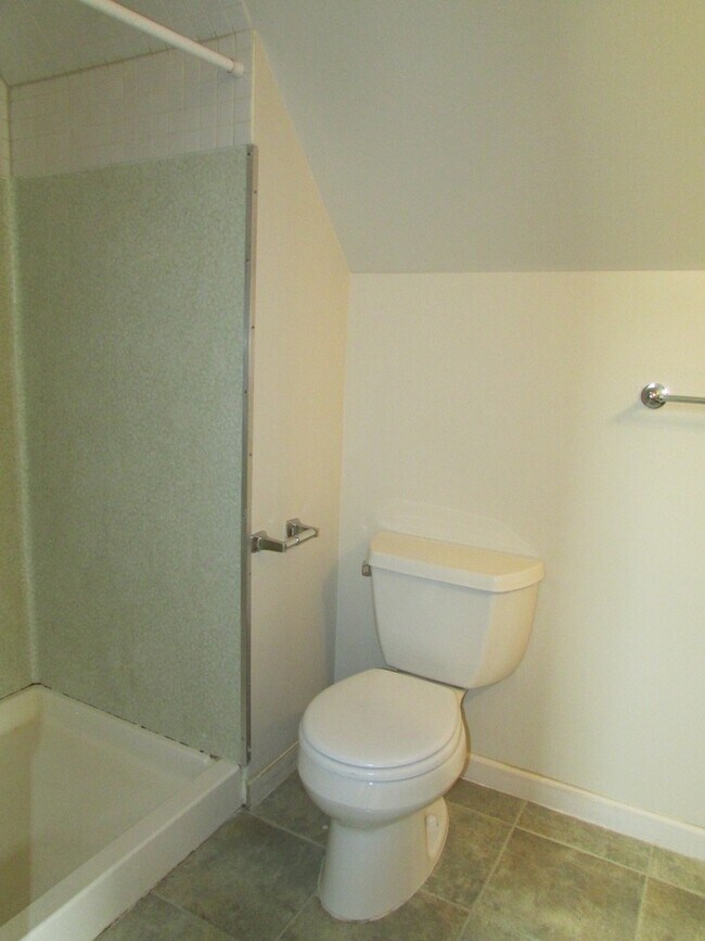 Building Photo - Leasing NOW-- Excellent 7 Bedroom/3 Bathroom Unit Near UW