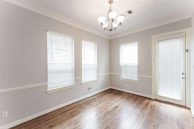 Building Photo - 3215 Holly Thicket Dr