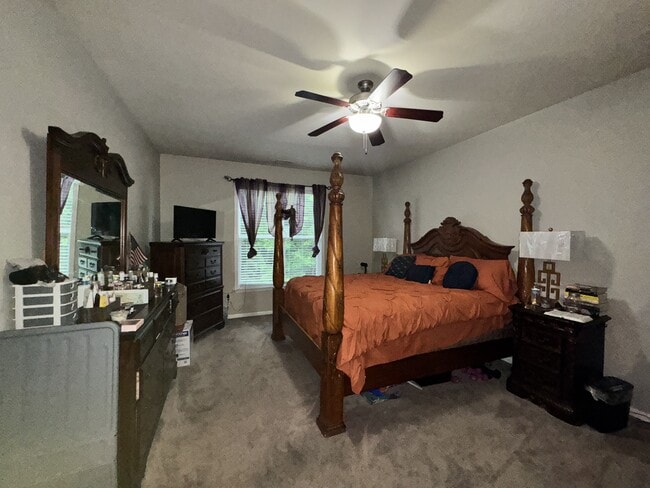 Building Photo - 400 Glenhaven Ln