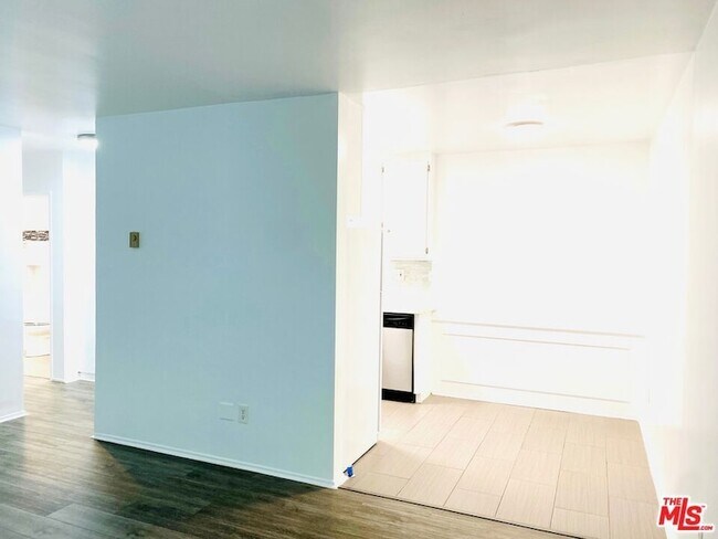 Building Photo - 1833 Normandie Ave