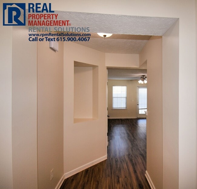 Building Photo - Beautiful Smyrna townhome less than 1 mile...