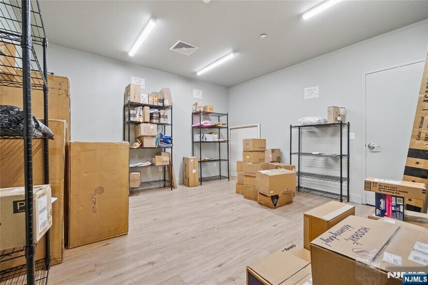 Building Photo - 69 Main St