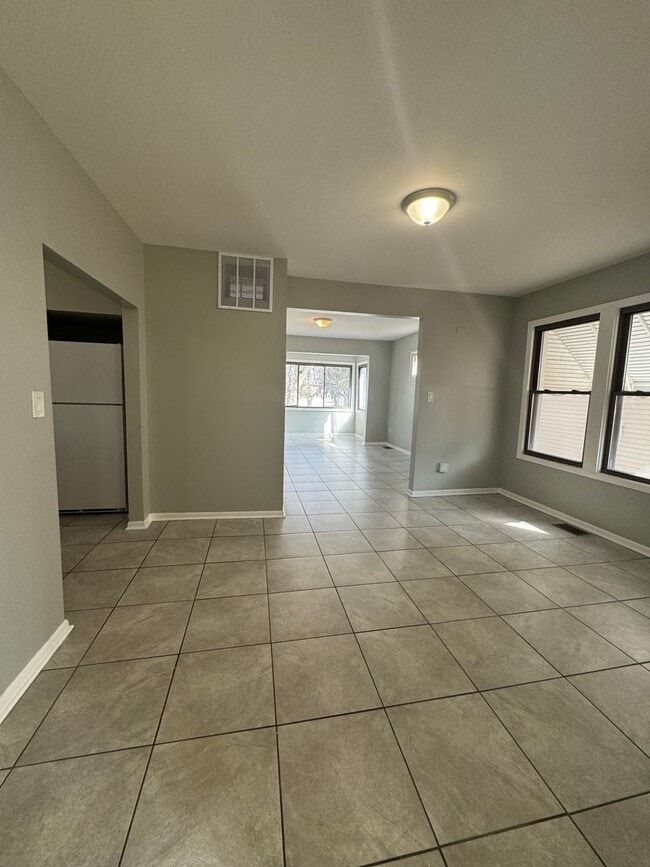 Building Photo - 2 Bedroom 1 Bathroom House in Calumet City...