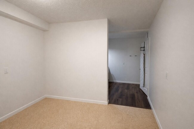 Building Photo - 3826 Whitehall Dr