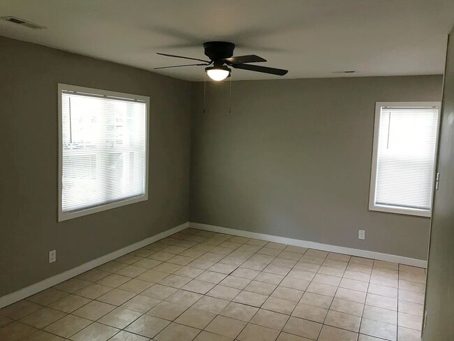 Building Photo - Recently updated 2BR home near Shunga Park!