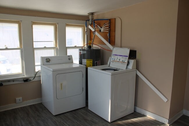 Building Photo - 2 bedroom House by Round-a-Bout