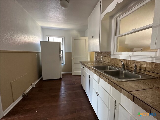 Building Photo - 726 E Humphreys St