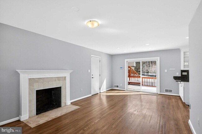 Building Photo - 9125 Donna Dean Dr