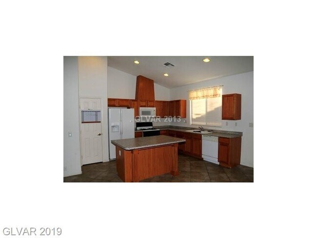 Building Photo - Single Story - 3 bed home located in Hende...