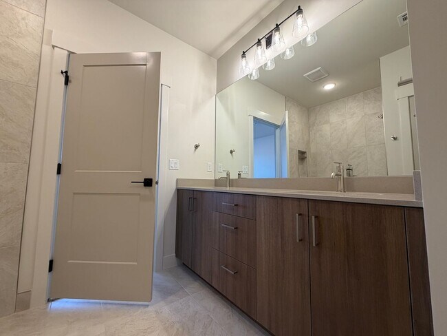 Building Photo - 602 Hemsworth Ln