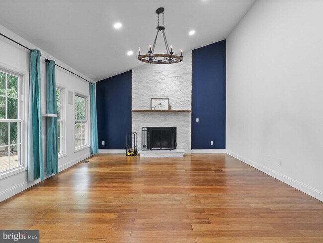 Building Photo - 1012 Richmond Dr