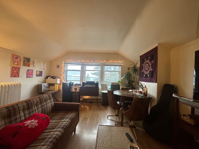 Building Photo - 338 N Garden St