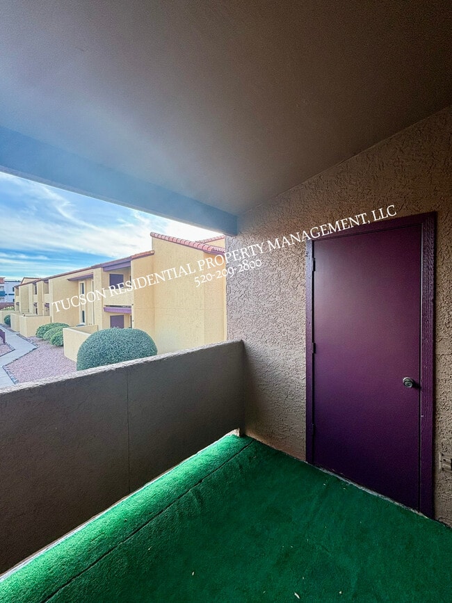 Building Photo - 2194 N Pantano Rd