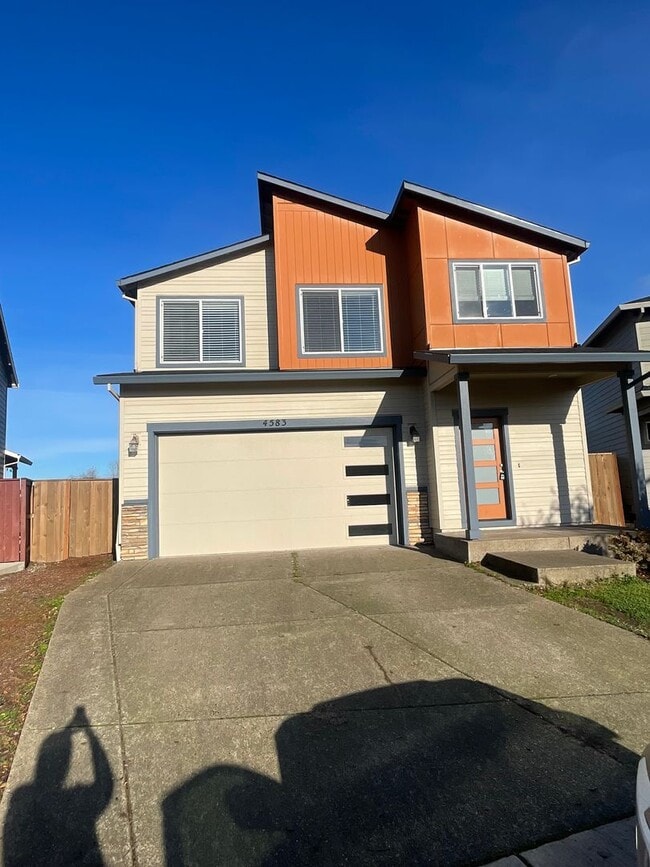 Building Photo - ** MOVE IN SPECIAL!** Must See in NE Albany!