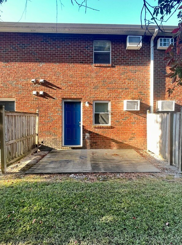 Building Photo - 1095 Cheyenne Ct