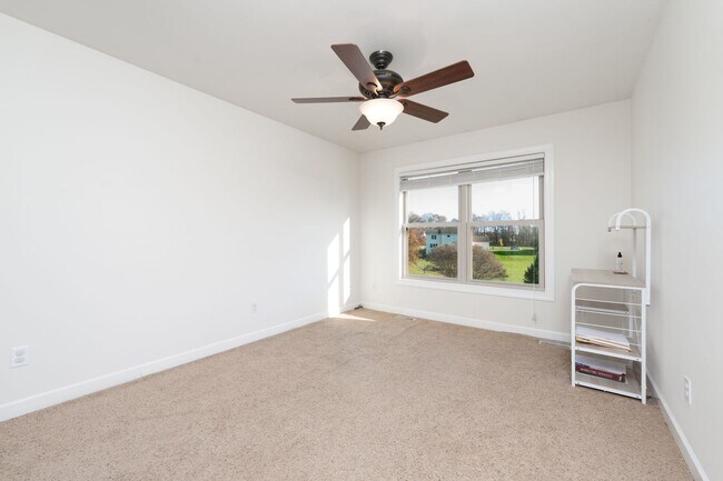 Building Photo - Five Bedroom Home in Kalamazoo