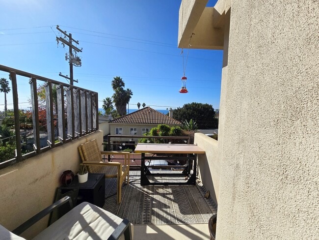 Building Photo - 2070 Oxford Ave