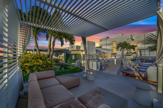 Building Photo - 155 E Boca Raton Rd