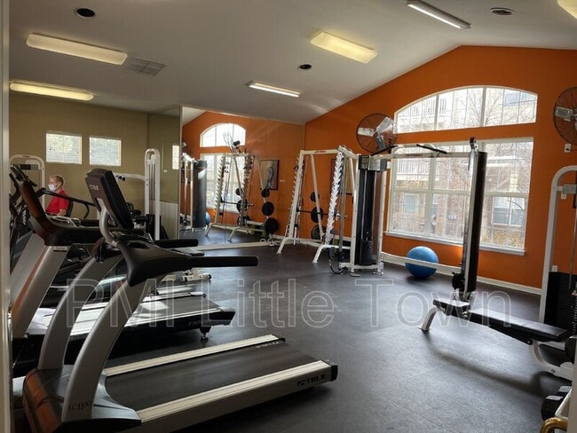 Building Photo - 5714 N Gibralter Way