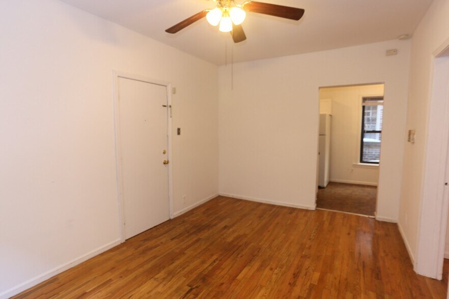 Building Photo - 933 W Sunnyside Ave