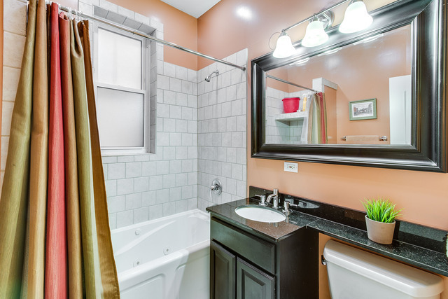 Upstairs Bathroom - 5006 N Winchester Ave