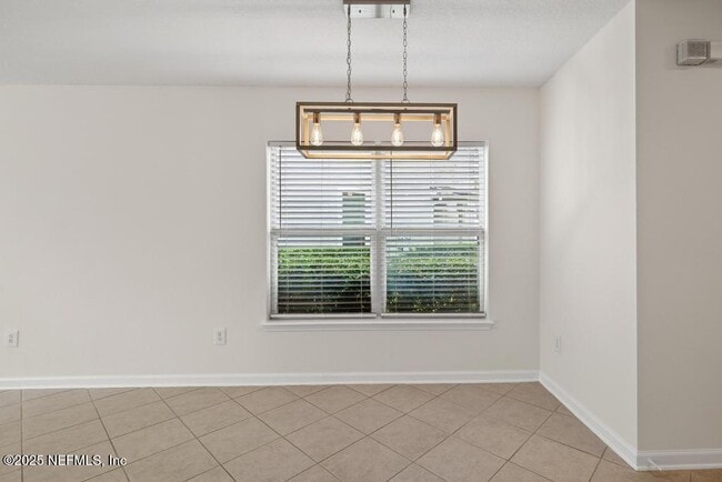 Building Photo - 411 Walnut Dr